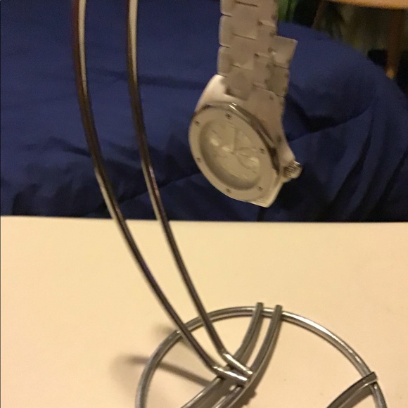 White Ceramic Watch - Picture 6 of 6